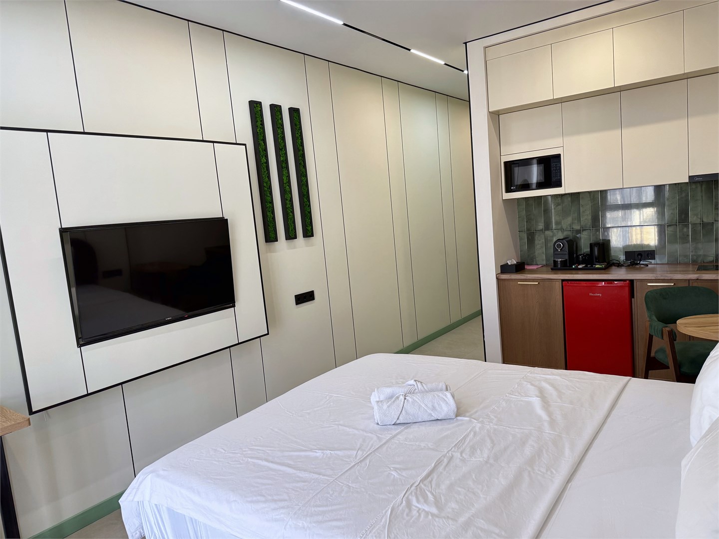 Apartment 394-4